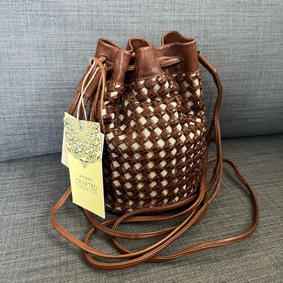 NWT LEATHER HAND CRAFTED BASKET SHOULDER BAG MADE IN INDIA - Picture 1 of 11